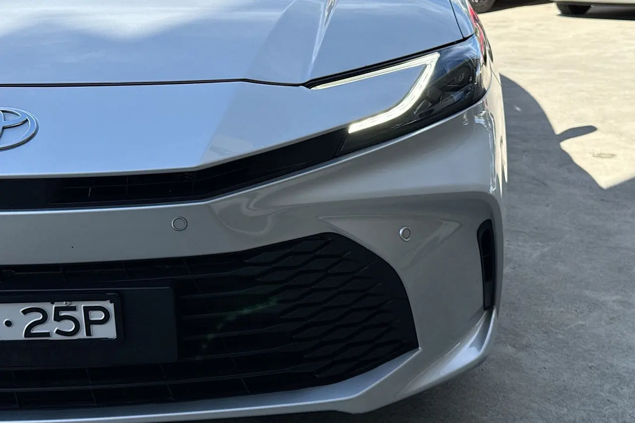 2025 Toyota Camry Gallery Image 3