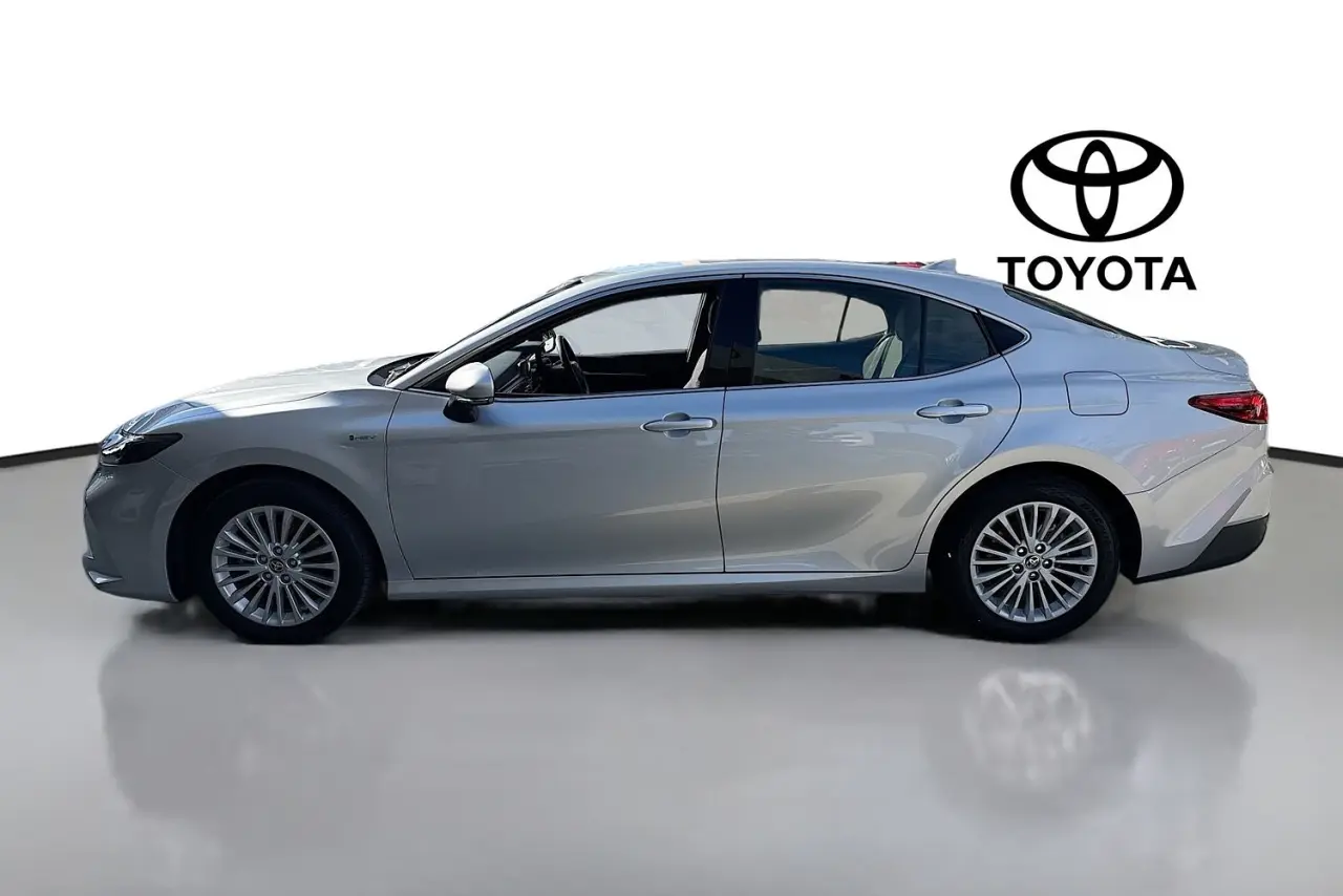 2025 Toyota Camry Gallery Image 5