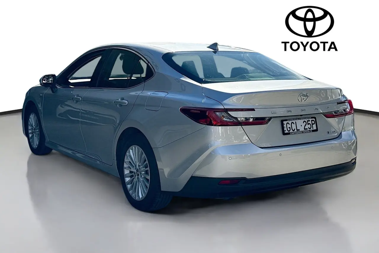 2025 Toyota Camry Gallery Image 6