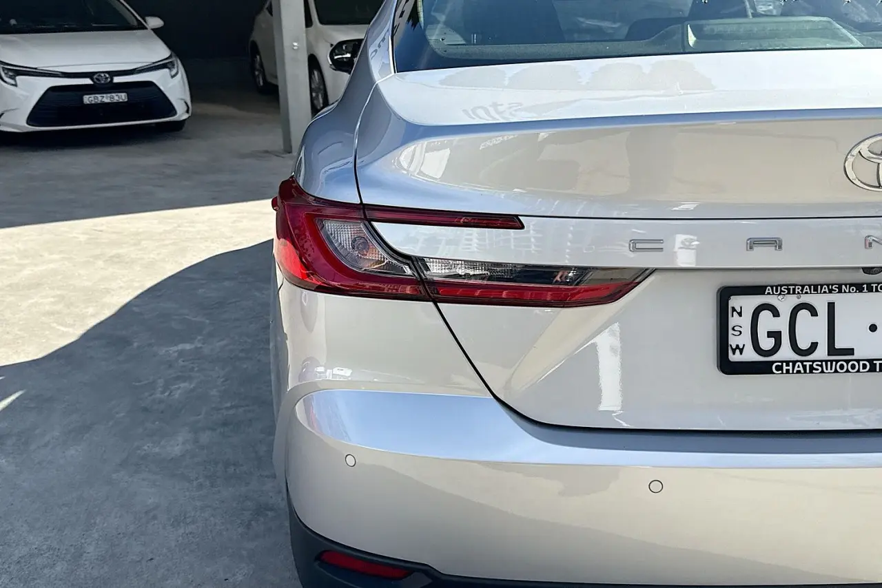 2025 Toyota Camry Gallery Image 8