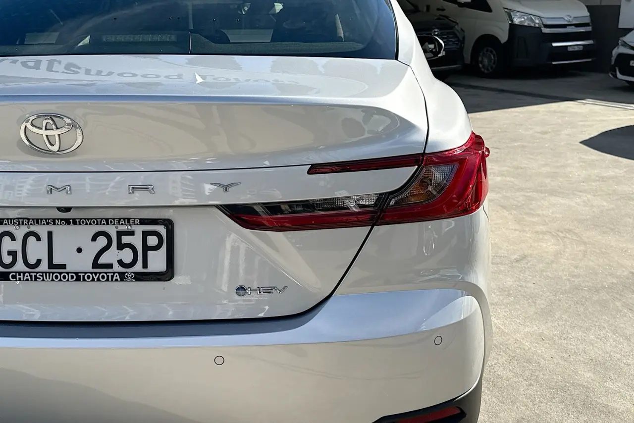 2025 Toyota Camry Gallery Image 9