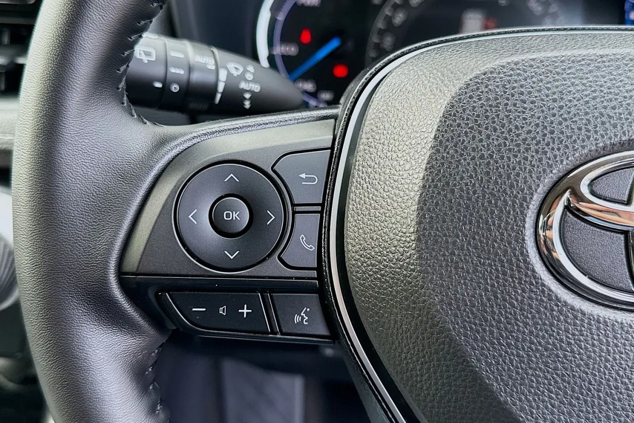 2025 Toyota RAV4 Gallery Image 17