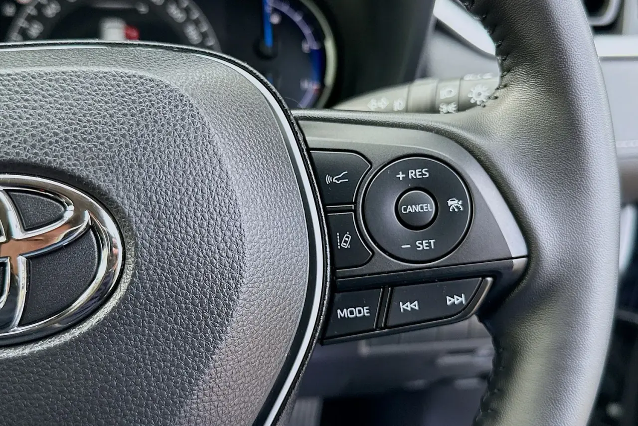 2025 Toyota RAV4 Gallery Image 18