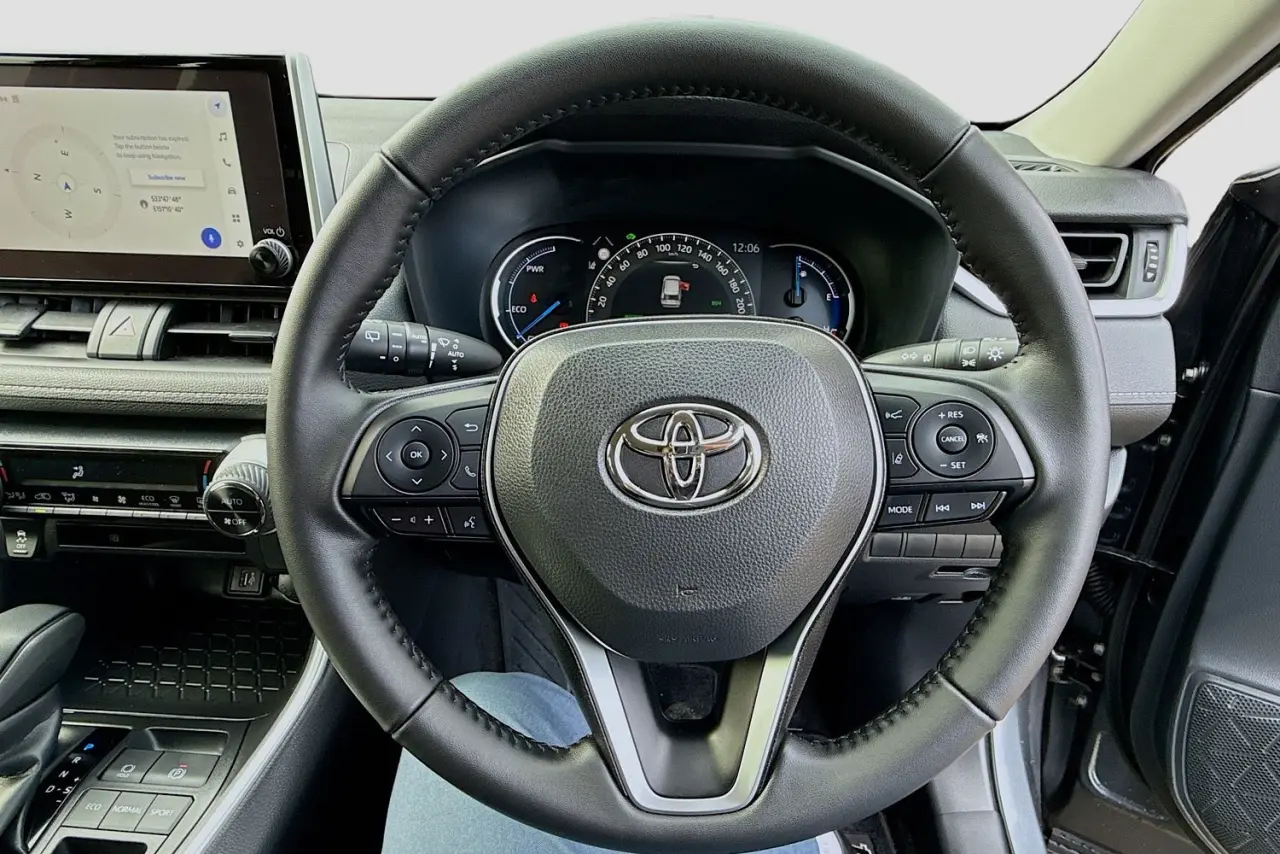 2025 Toyota RAV4 Gallery Image 19