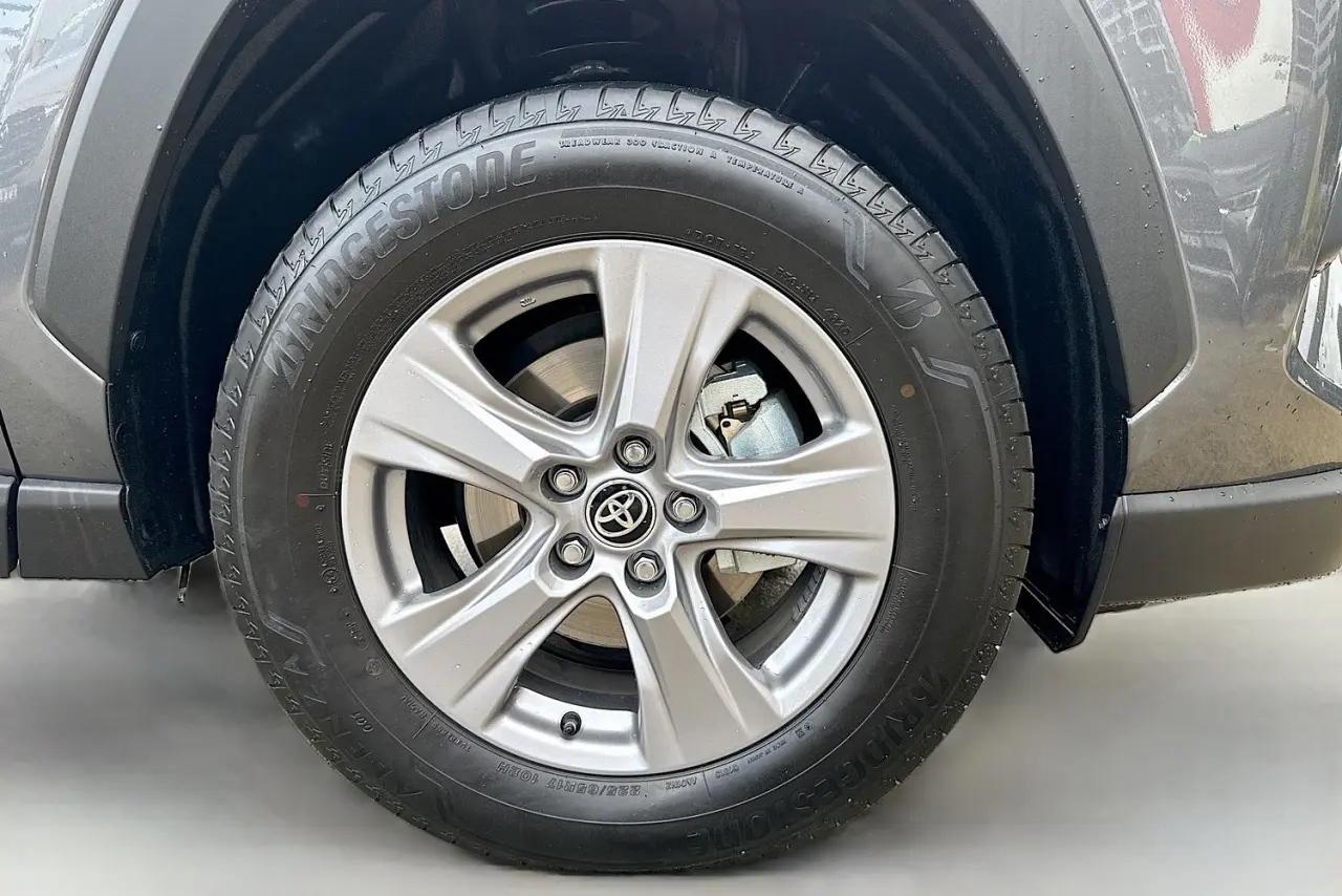 2025 Toyota RAV4 Gallery Image 26