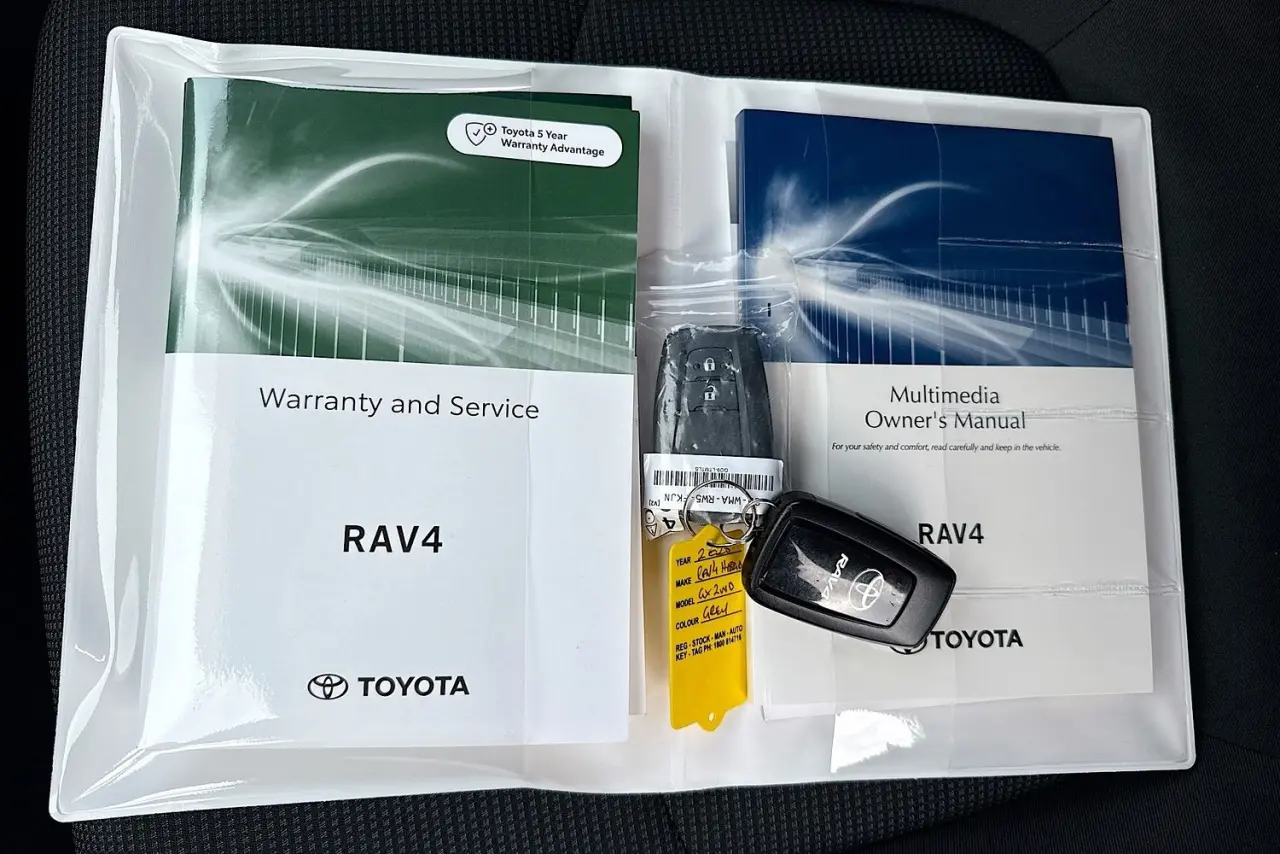 2025 Toyota RAV4 Gallery Image 28