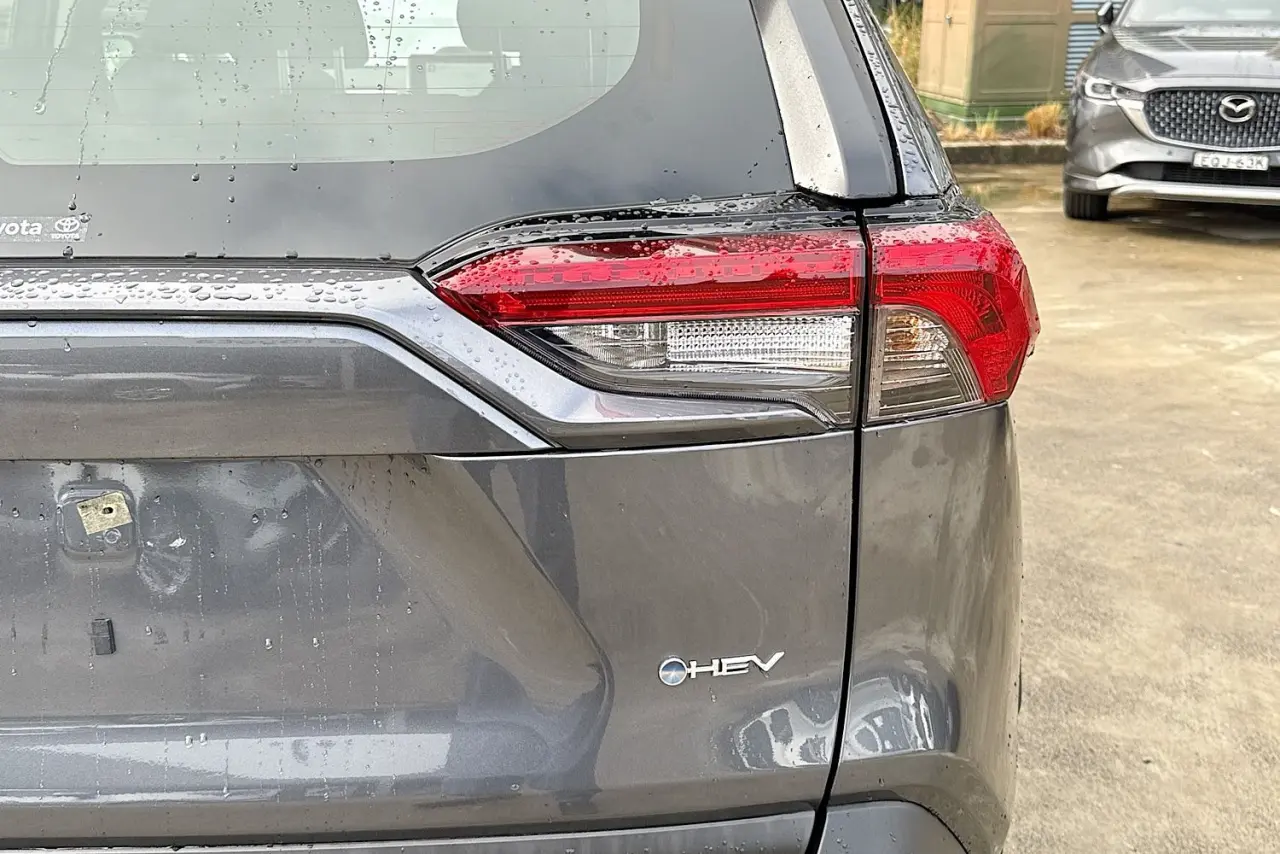 2025 Toyota RAV4 Gallery Image 9