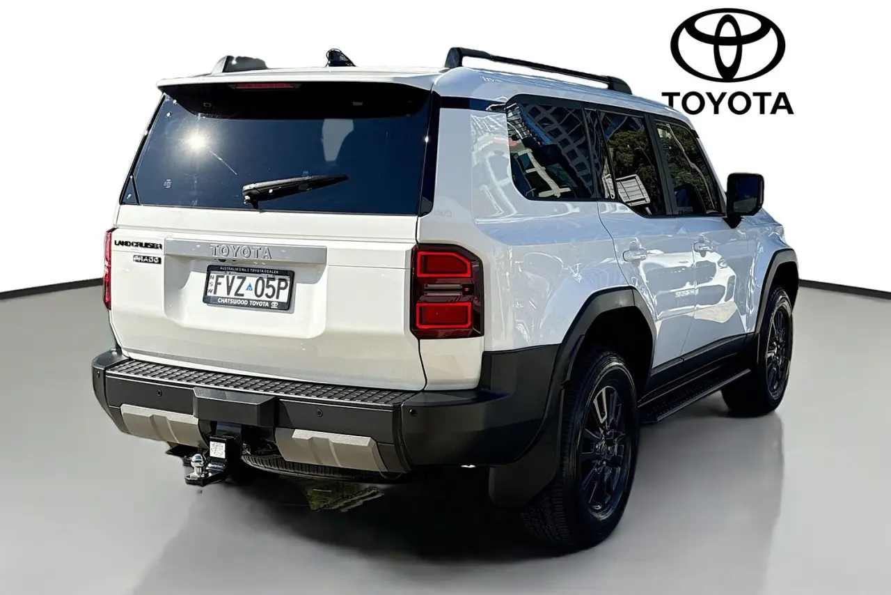 2025 Toyota Landcruiser Prado Gallery Image 10
