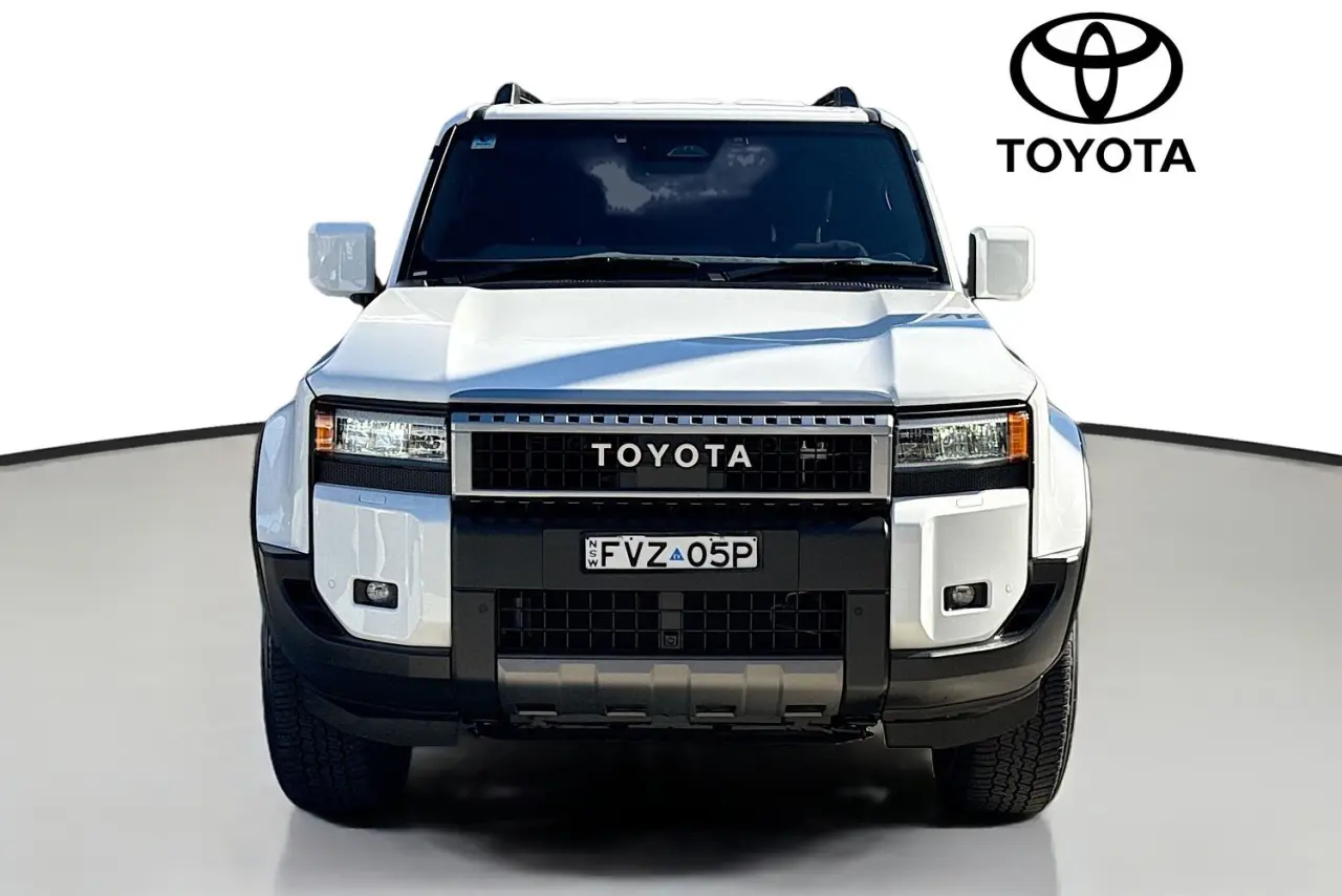 2025 Toyota Landcruiser Prado Gallery Image 2