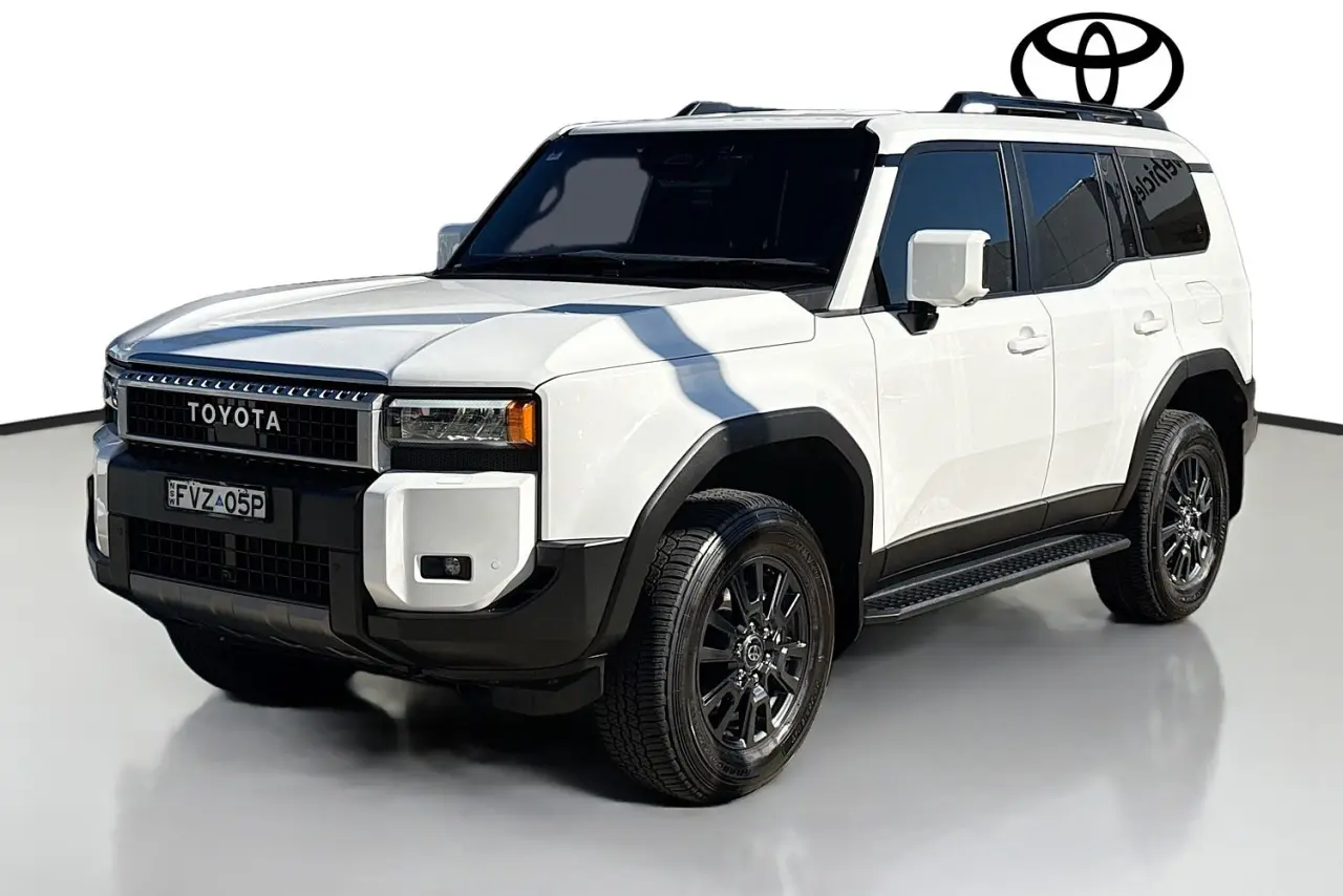 2025 Toyota Landcruiser Prado Gallery Image 4