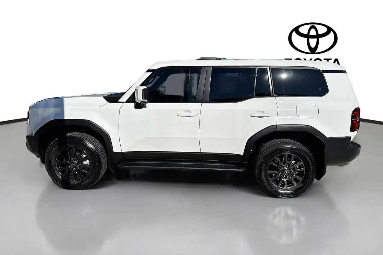 2025 Toyota Landcruiser Prado Gallery Image 5