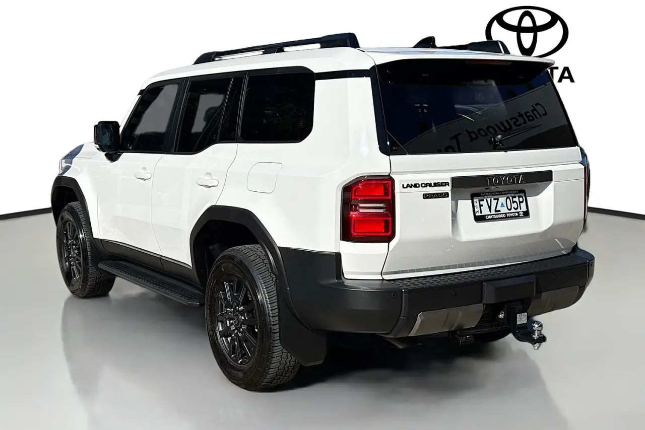 2025 Toyota Landcruiser Prado Gallery Image 6