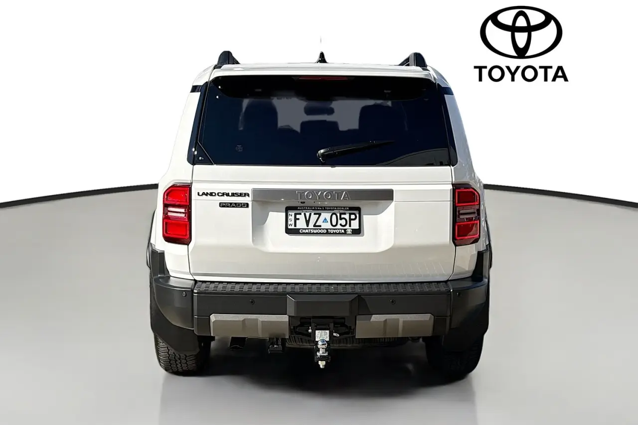 2025 Toyota Landcruiser Prado Gallery Image 7