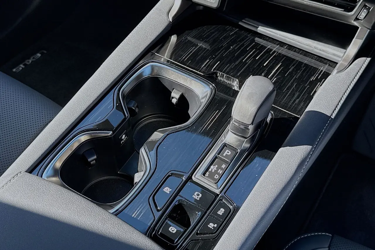 2025 Lexus RX Gallery Image 17