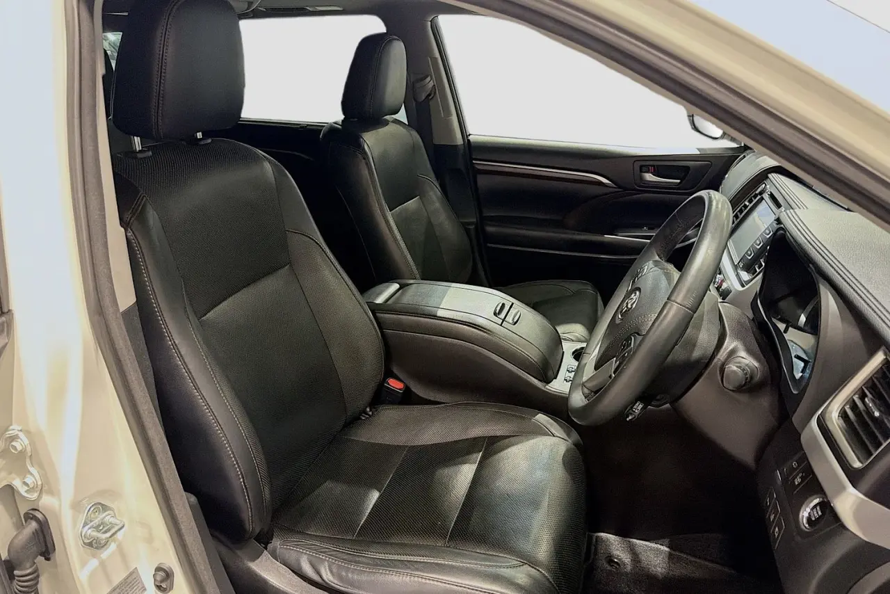 2016 Toyota Kluger Gallery Image 13