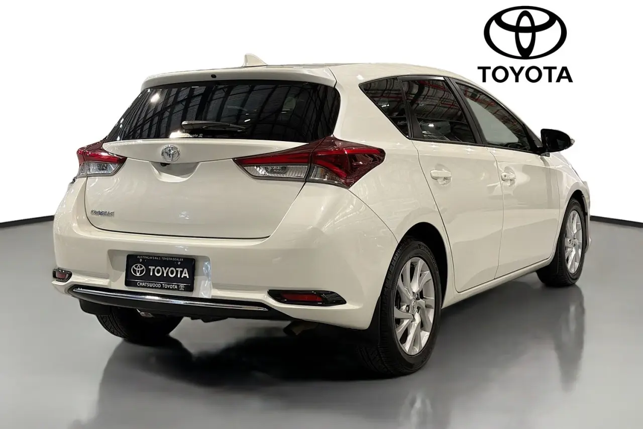 2017 Toyota Corolla Gallery Image 10