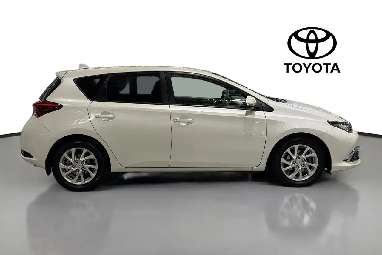 2017 Toyota Corolla Gallery Image 11