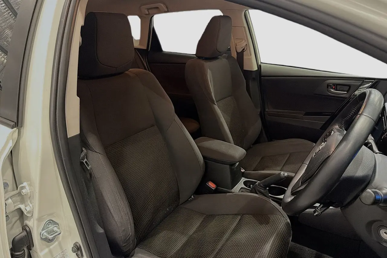 2017 Toyota Corolla Gallery Image 13