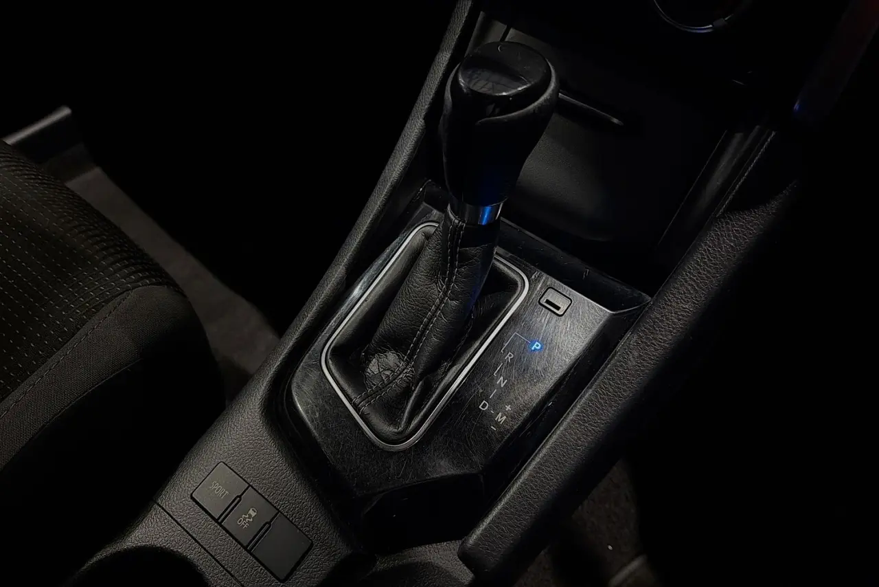 2017 Toyota Corolla Gallery Image 18