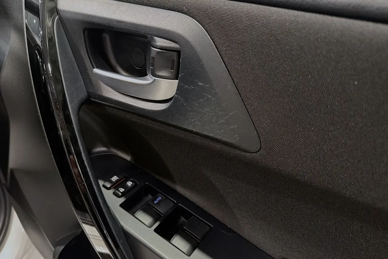 2017 Toyota Corolla Gallery Image 24