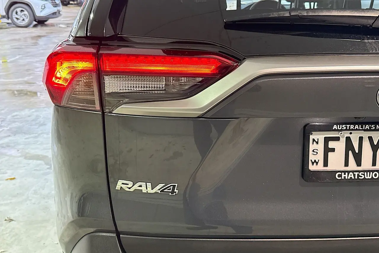 2025 Toyota RAV4 Gallery Image 15