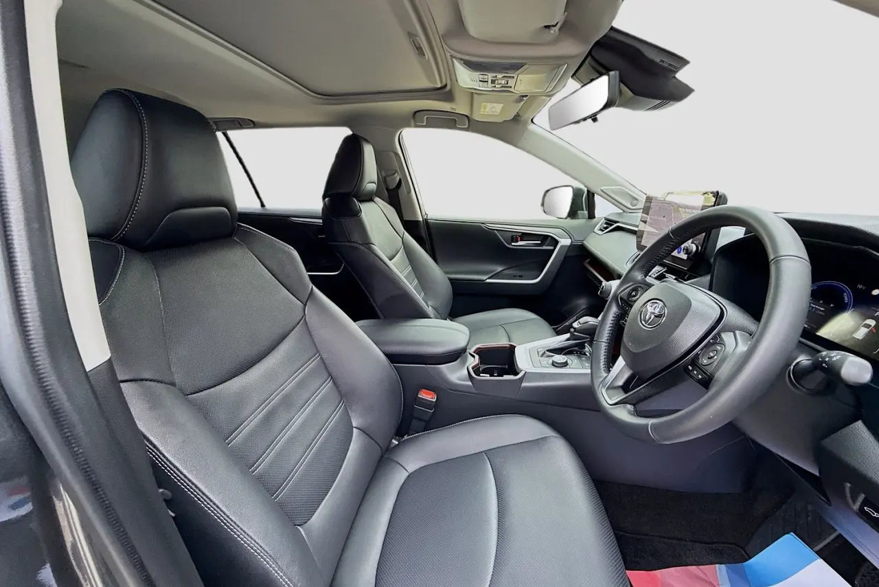2025 Toyota RAV4 Gallery Image 26