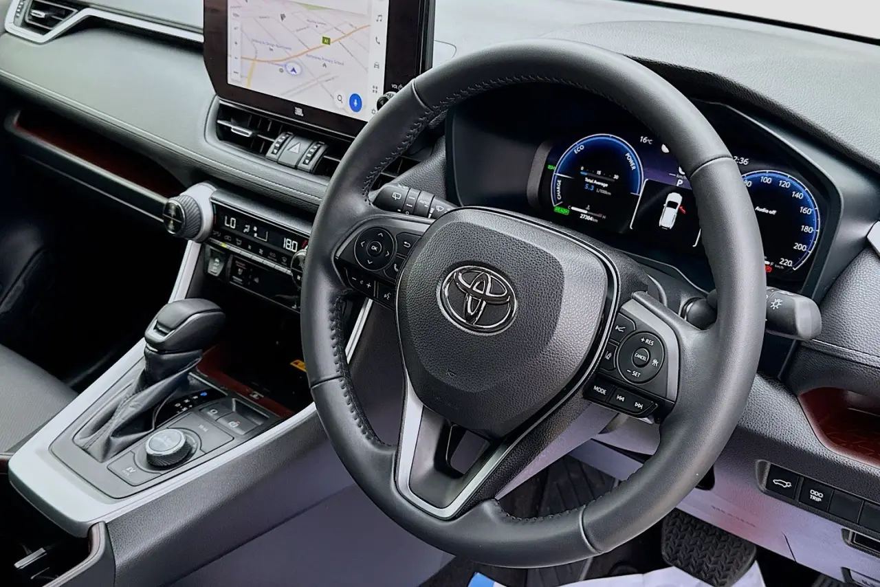 2025 Toyota RAV4 Gallery Image 28