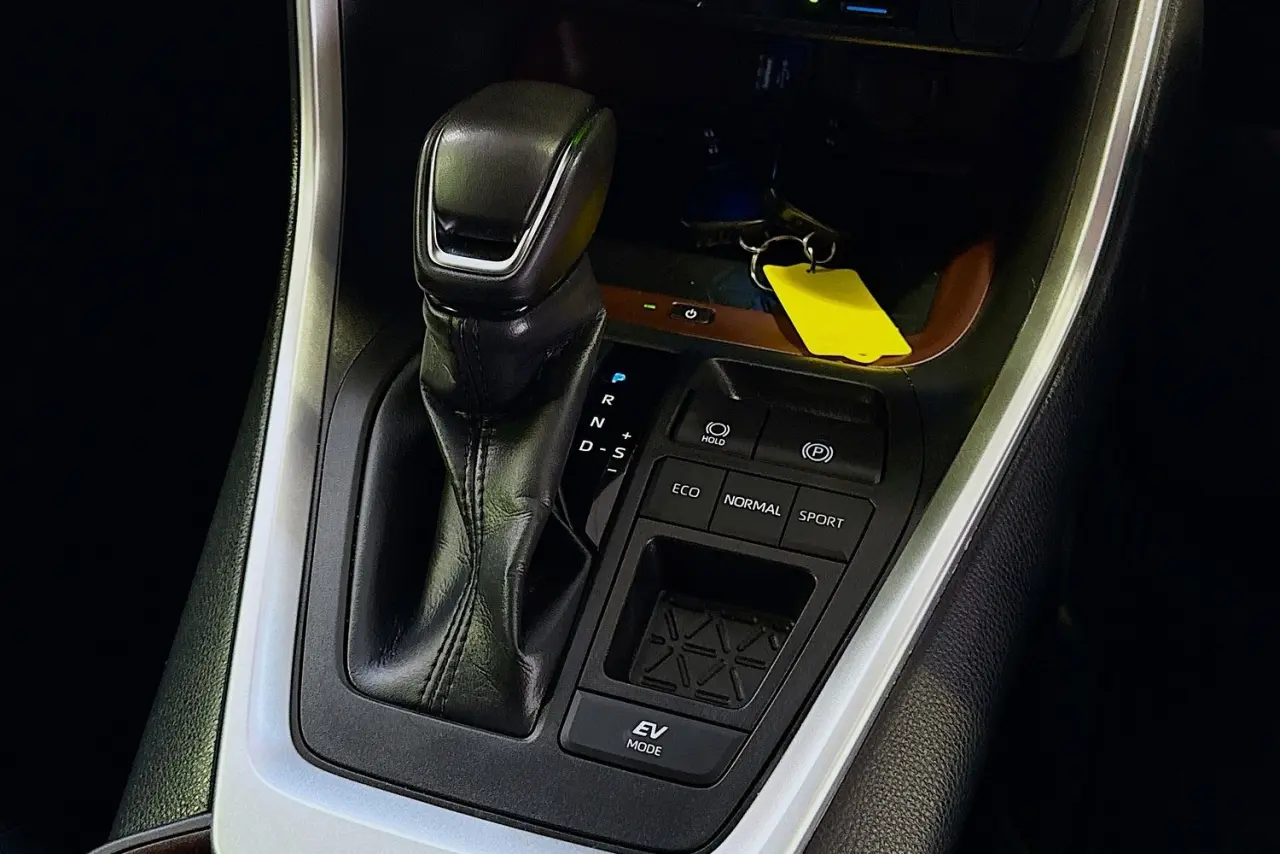 2025 Toyota RAV4 Gallery Image 35