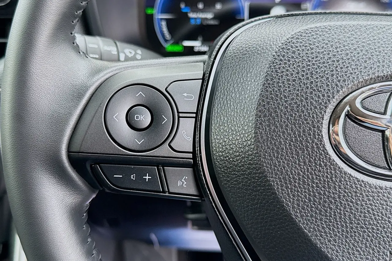 2025 Toyota RAV4 Gallery Image 38