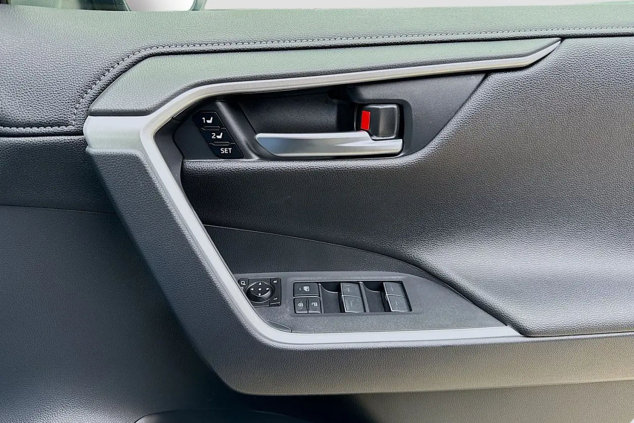 2025 Toyota RAV4 Gallery Image 48