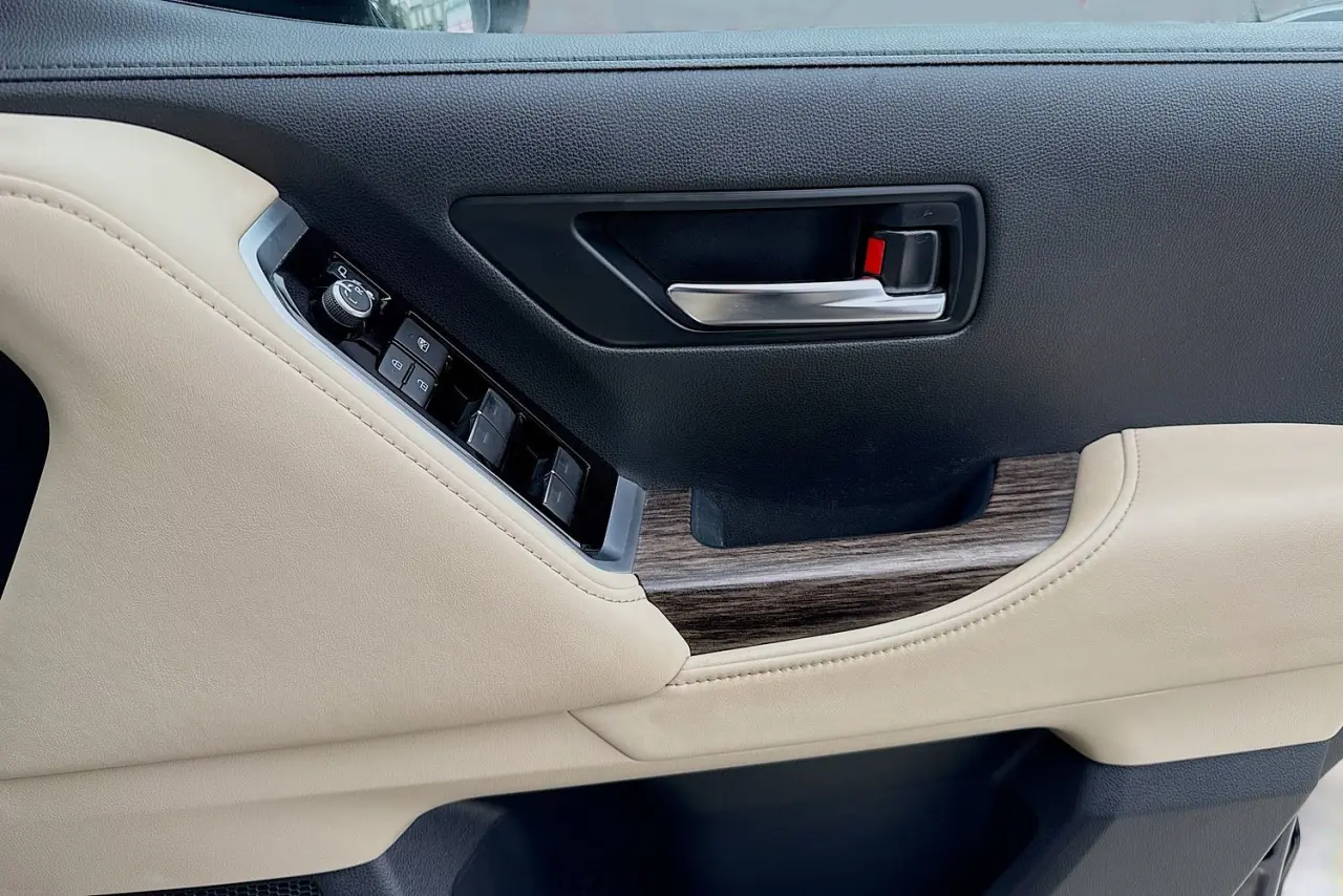 2023 Toyota Landcruiser Gallery Image 24