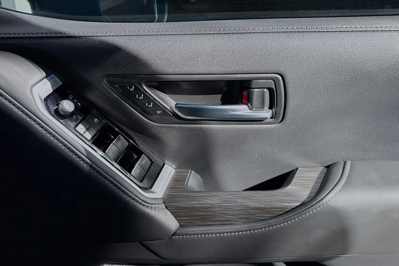 2023 Toyota Landcruiser Gallery Image 24