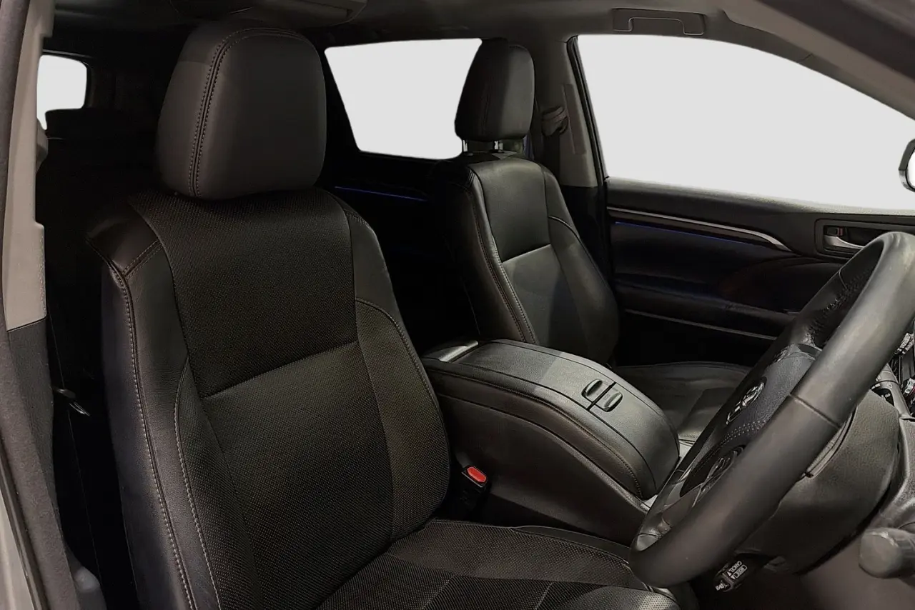 2016 Toyota Kluger Gallery Image 13