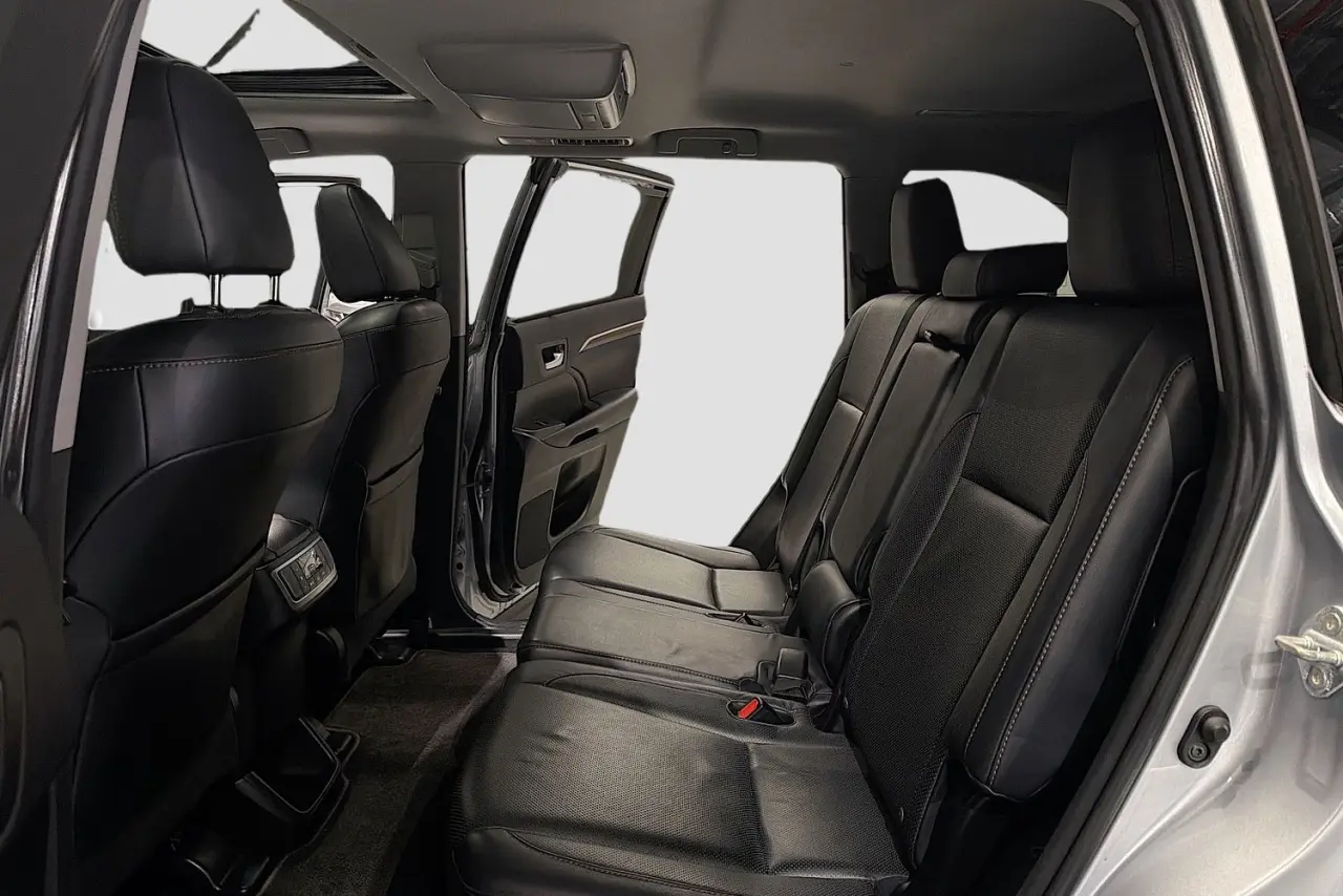 2016 Toyota Kluger Gallery Image 26