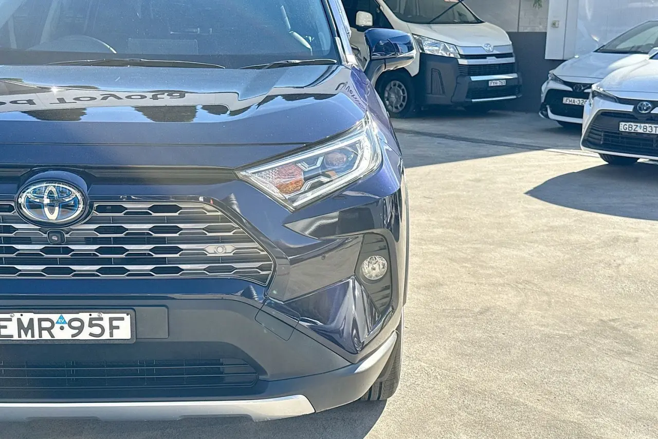 2021 Toyota RAV4 Gallery Image 3
