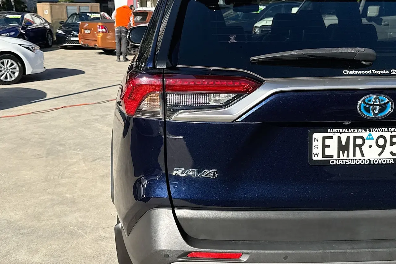 2021 Toyota RAV4 Gallery Image 8