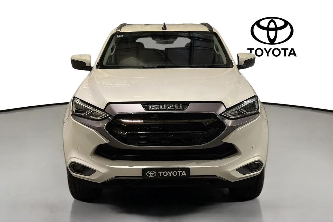 2024 Isuzu MU-X Gallery Image 2