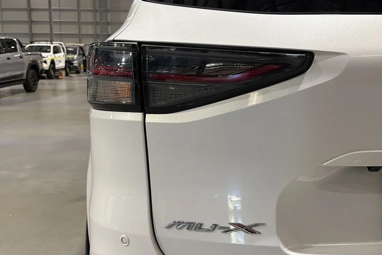 2024 Isuzu MU-X Gallery Image 8