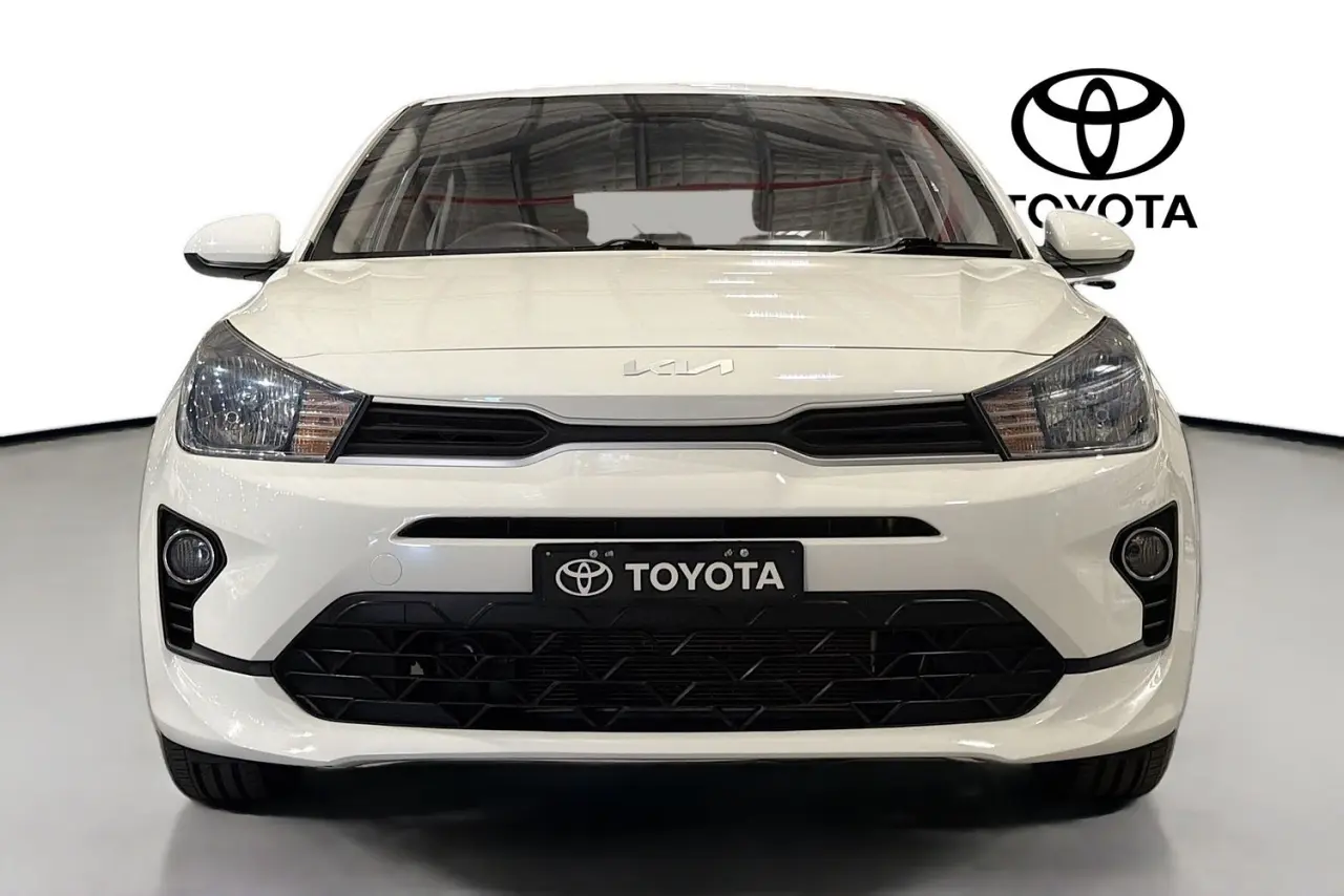 2022 Kia Rio Gallery Image 2
