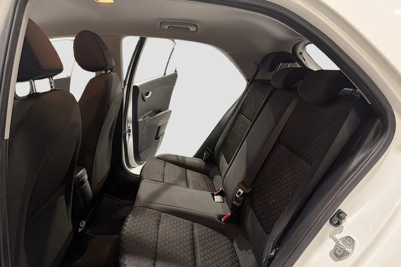 2022 Kia Rio Gallery Image 26
