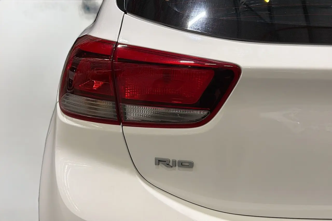 2022 Kia Rio Gallery Image 8
