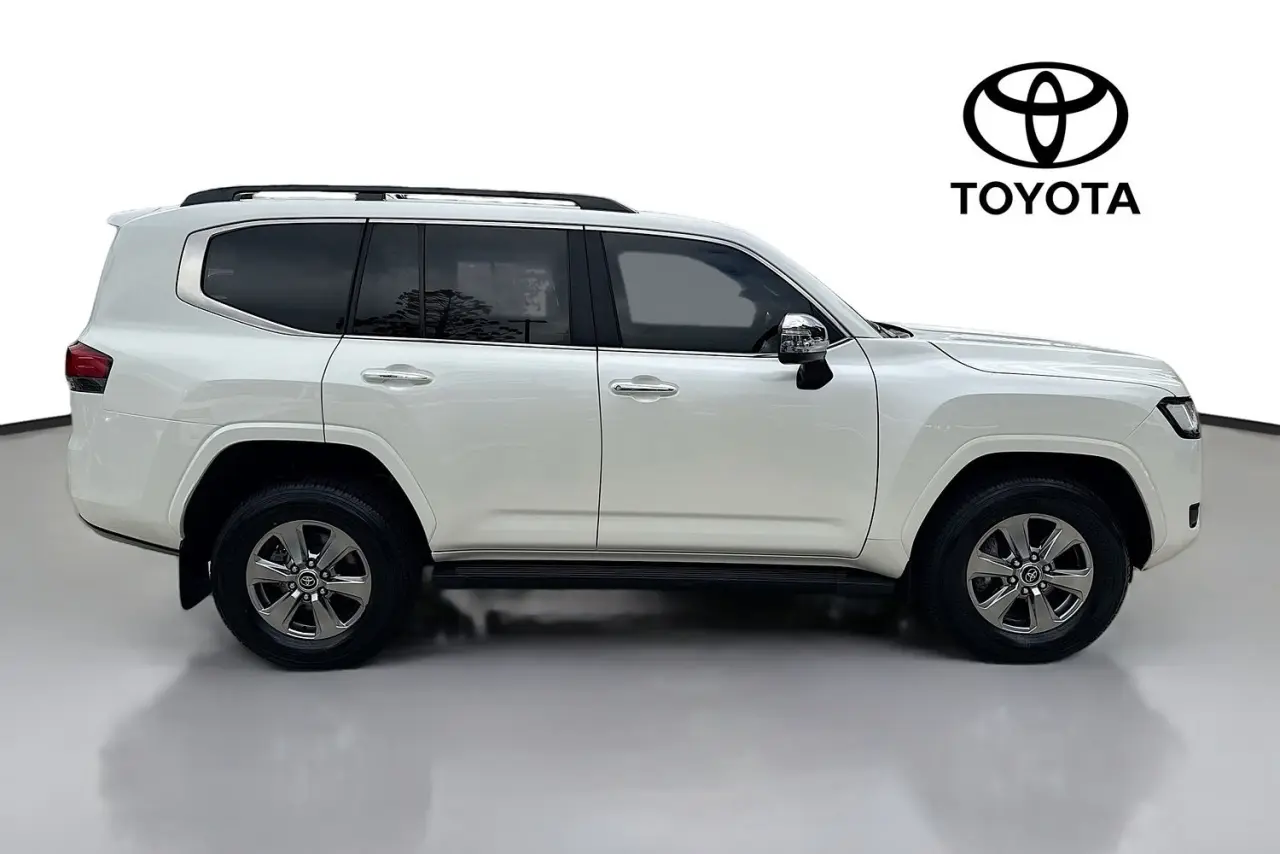 2023 Toyota Landcruiser Gallery Image 11
