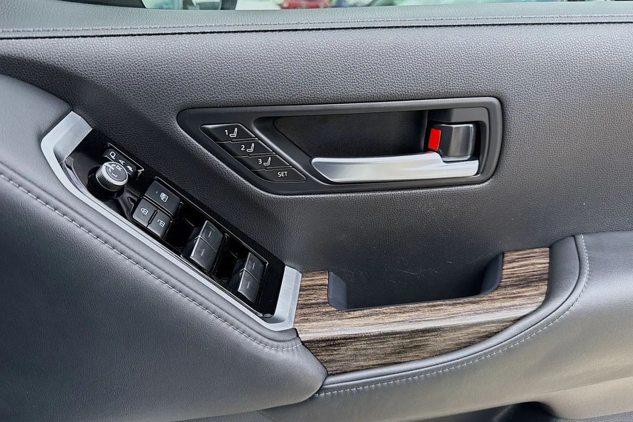 2023 Toyota Landcruiser Gallery Image 24