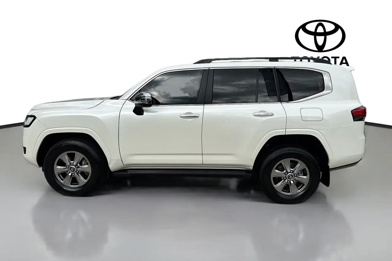 2023 Toyota Landcruiser Gallery Image 5