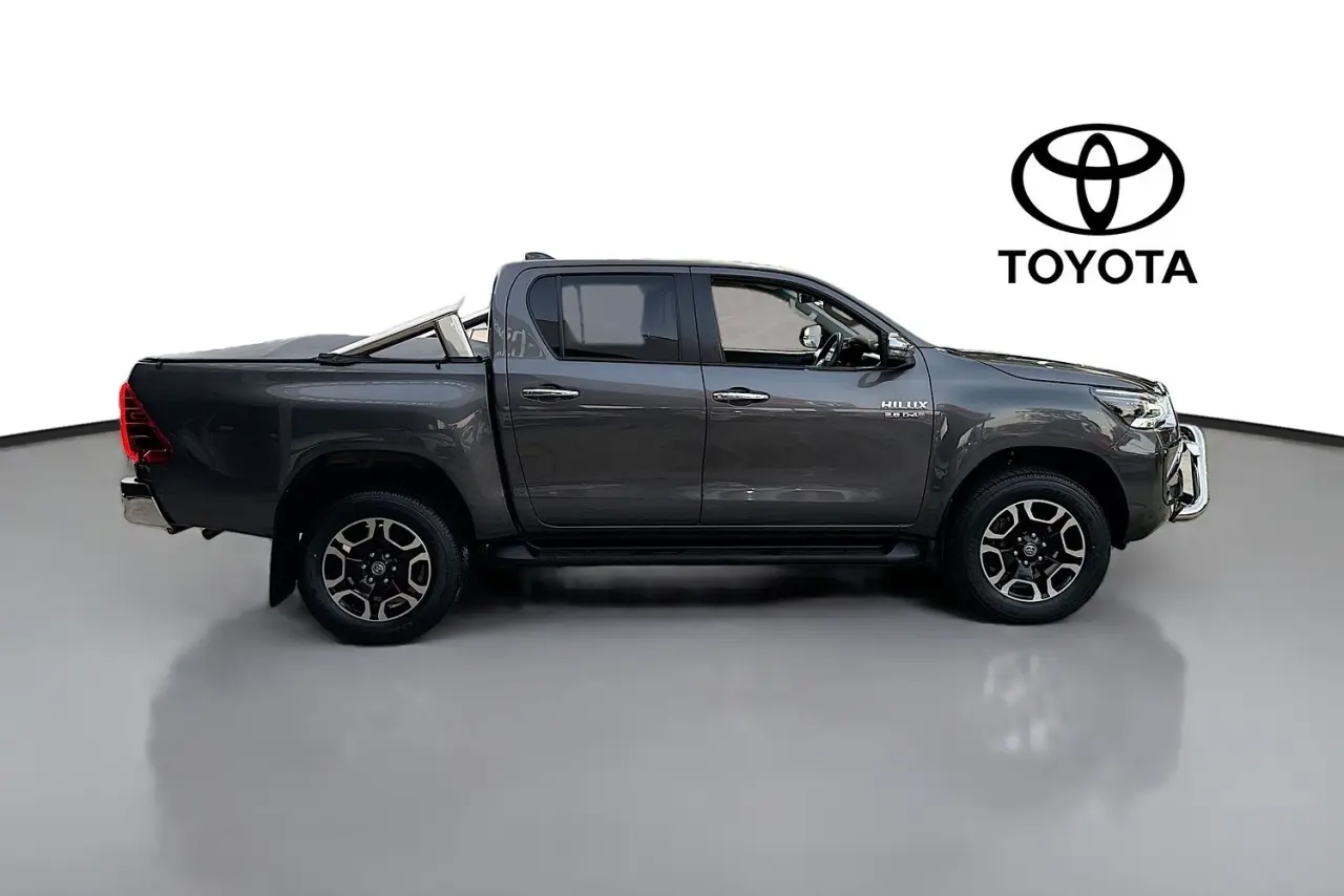 2022 Toyota Hilux Gallery Image 11