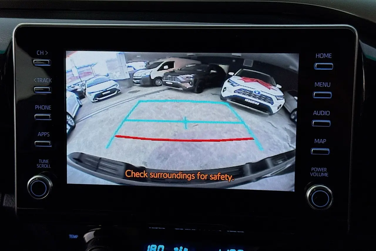 2022 Toyota Hilux Gallery Image 15