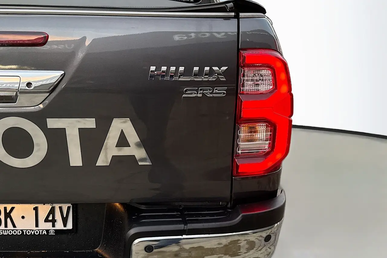 2022 Toyota Hilux Gallery Image 9