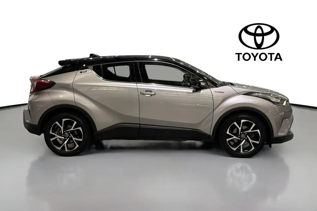 2019 Toyota C-HR Gallery Image 11