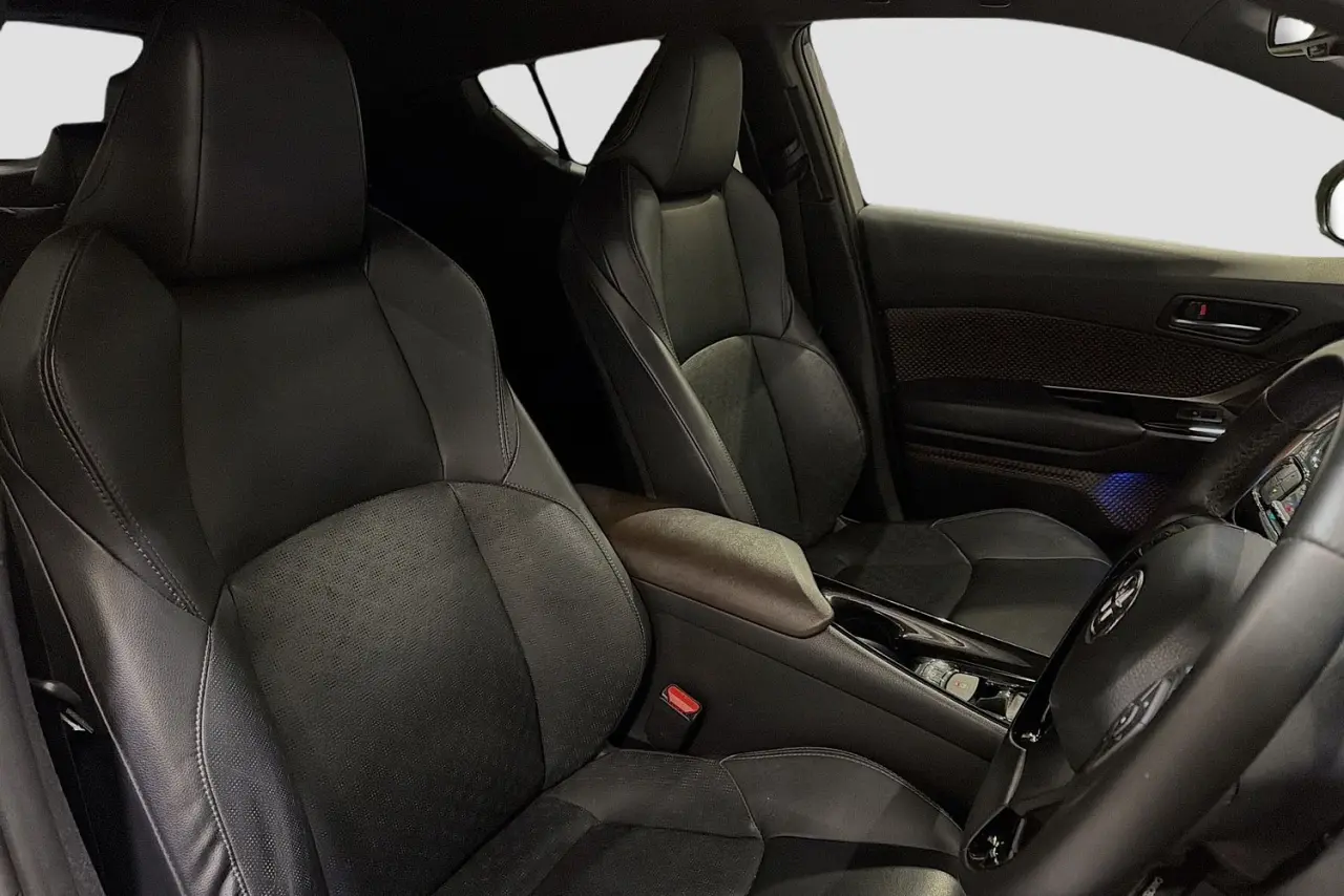 2019 Toyota C-HR Gallery Image 13