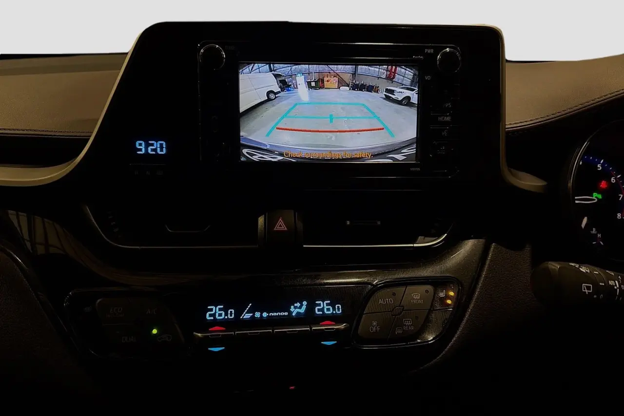 2019 Toyota C-HR Gallery Image 16